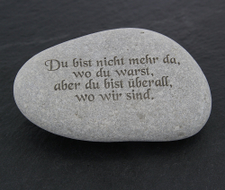 Stein mit Text du bist nicht mehr da wo du warst...
